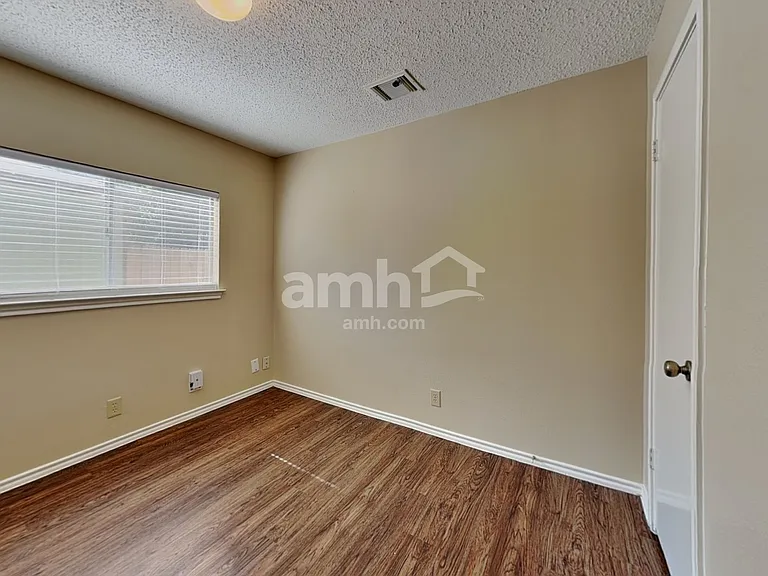 9254 Village Brown — Photo 13