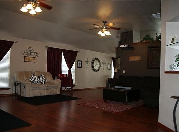 3rd image of 924 Black Jack Ln