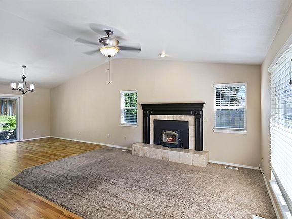 4th image of 1420 N Eagle Creek Way