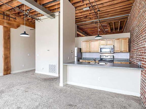 4th image of 1012 Douglas St APT 306