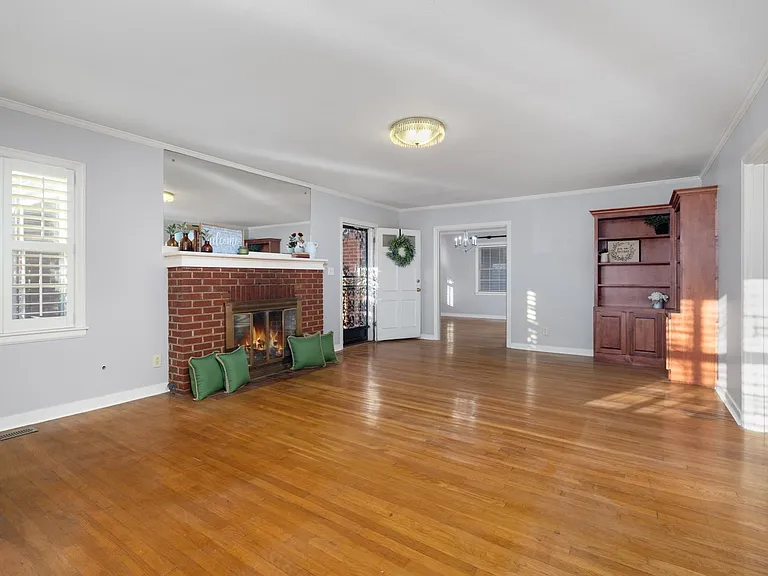 1396 Munford Ave — Photo 8
