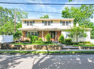 1 Bay Ave, Huntington, NY 11743