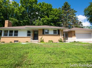 935 Westmoor Dr NW, Grand Rapids, MI 49504