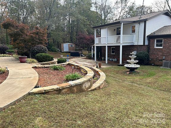 5th image of 277 Lancaster Dr