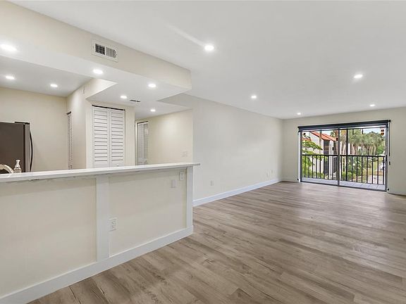 3rd image of 3229 Beneva Rd Unit 203