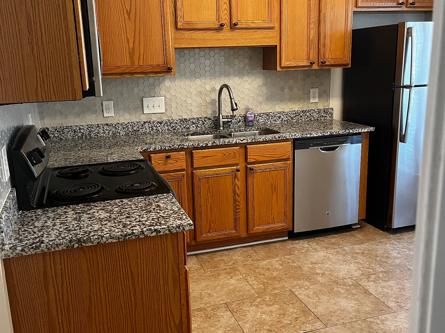 2 bed, 1192 sqft, $1,875 — Photo 2