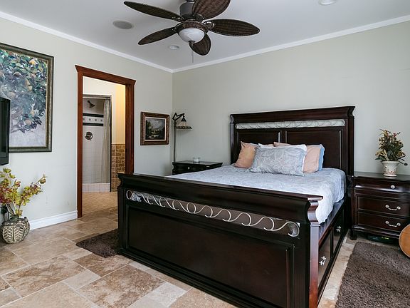 4th image of 22744 Erwin St