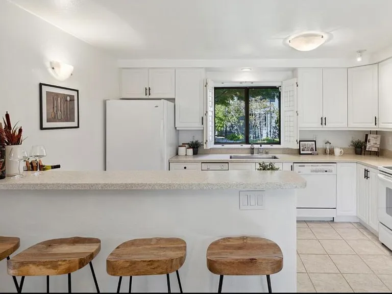 Cypress Pl — Photo 5