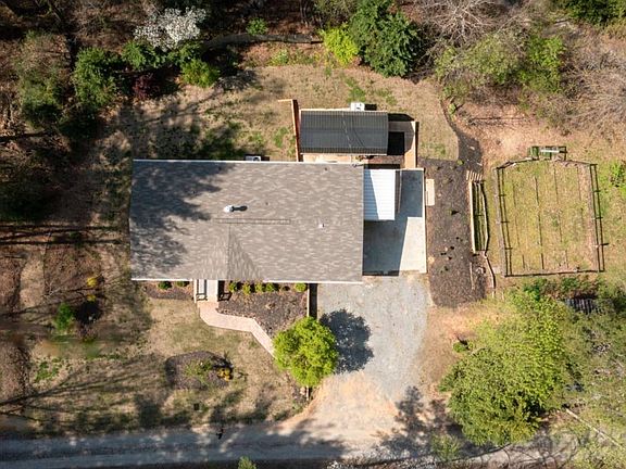 2nd image of 61 Sunset Cir