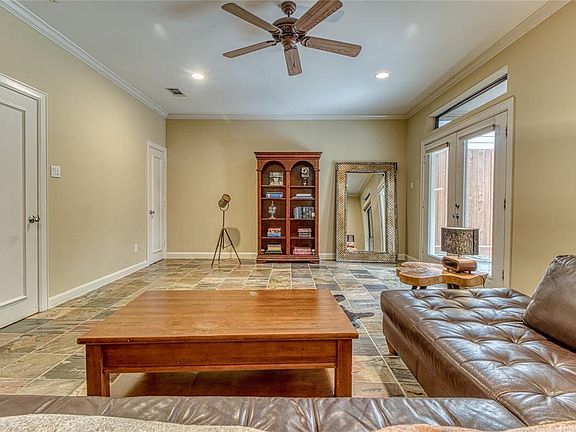 4th image of 2019 Driscoll St #A