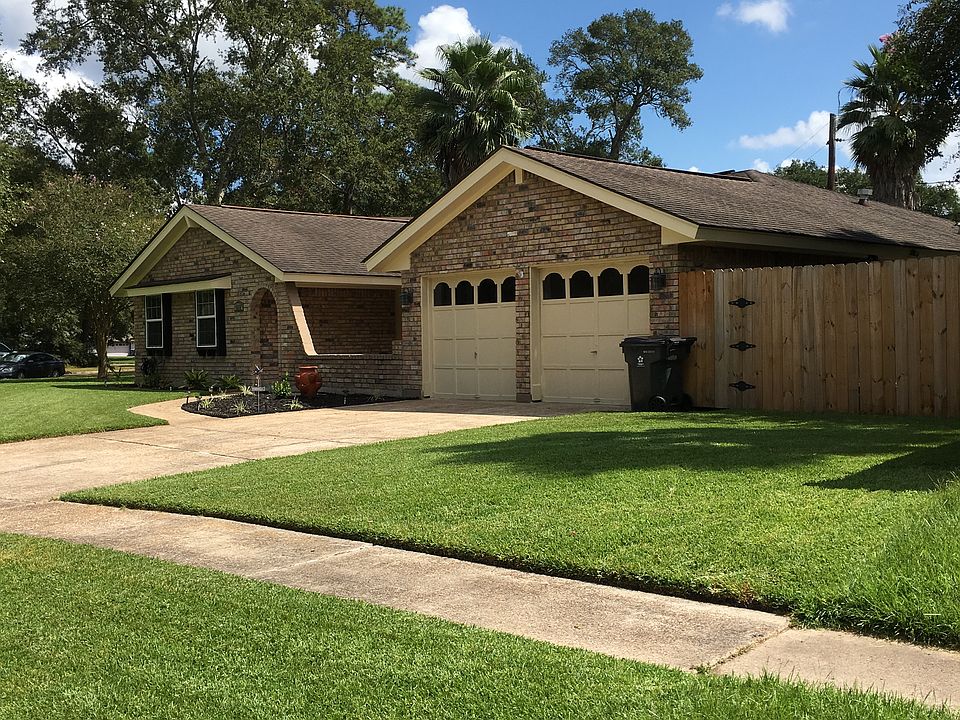  1810 King Arthur Court.
