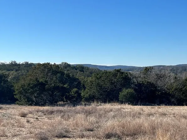 505 Center Point Dr E, Center Pt, TX 78010