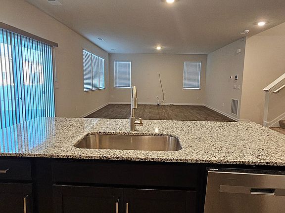 5th image of 124 Clerkenwell Dr