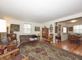 135 Manor Dr, Red Bank, NJ 07701