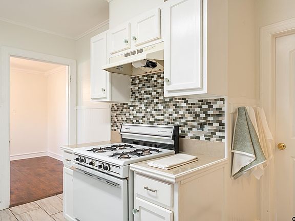 2nd image of 818 W Rusk St