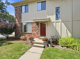 40830 Highpointe Dr #17, Clinton Township, MI 48038