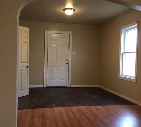 4th image of 3218 Wood Ave