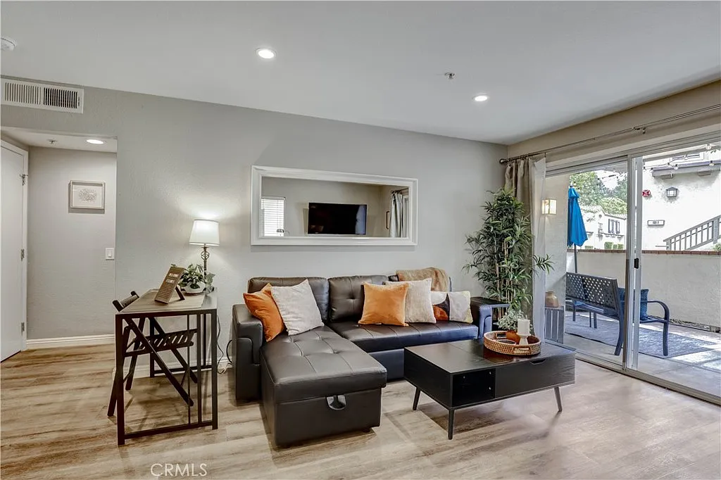1 bed, 678 sqft, $3,495 — Photo 1
