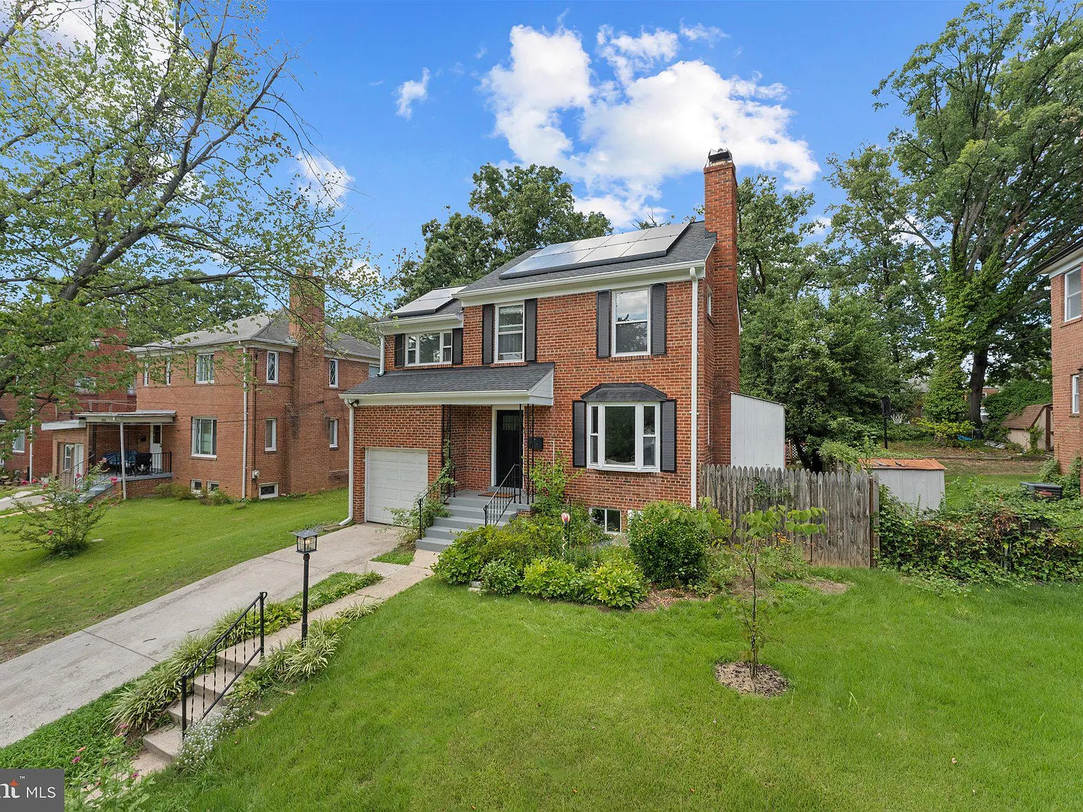 4 bed, 2.5 bath, 1404 sqft, $3,900 — Photo 2