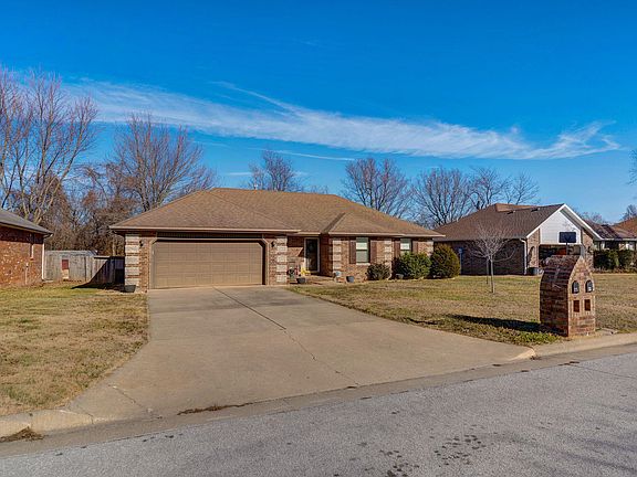 3rd image of 3569 W Cardinal Drive