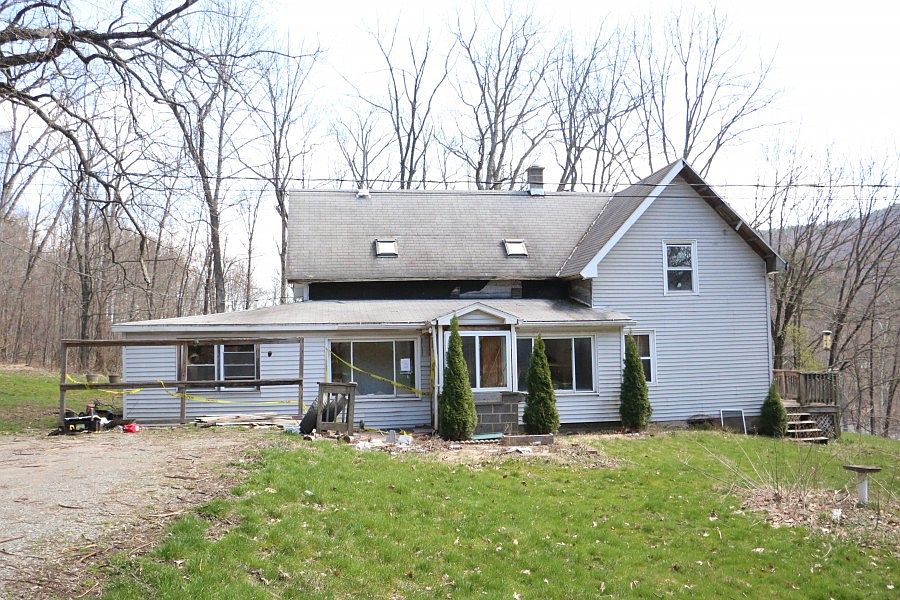 2nd image of 4 Goble Hill Rd