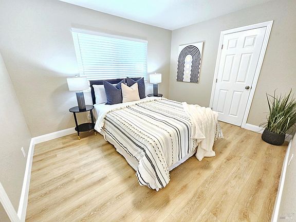 5th image of 1677 Carol Drive