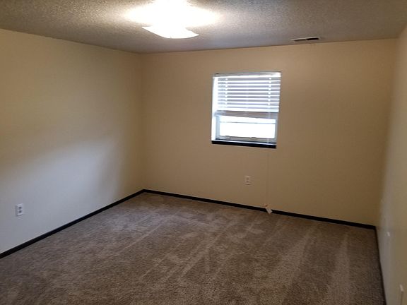 3rd image of 1813 Treetop Dr APT 11A