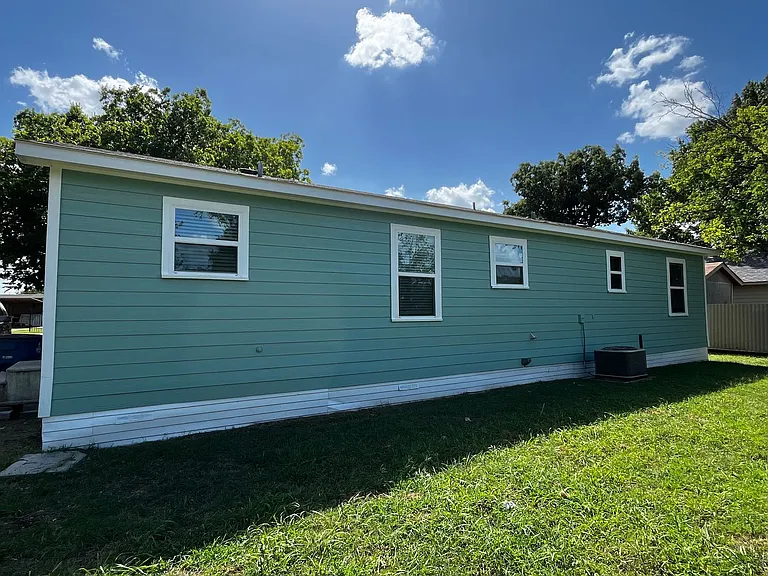1502 Daffan Ave — Photo 23