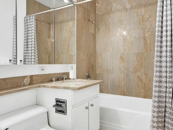 4th image of 201 W 72nd St APT 7L