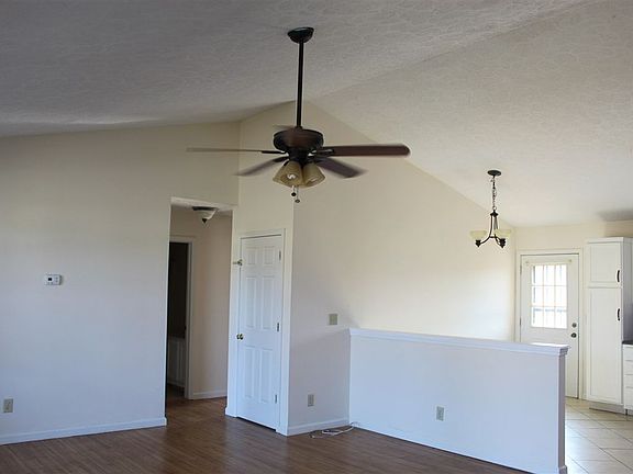 3rd image of 5538 Carlyle Ave