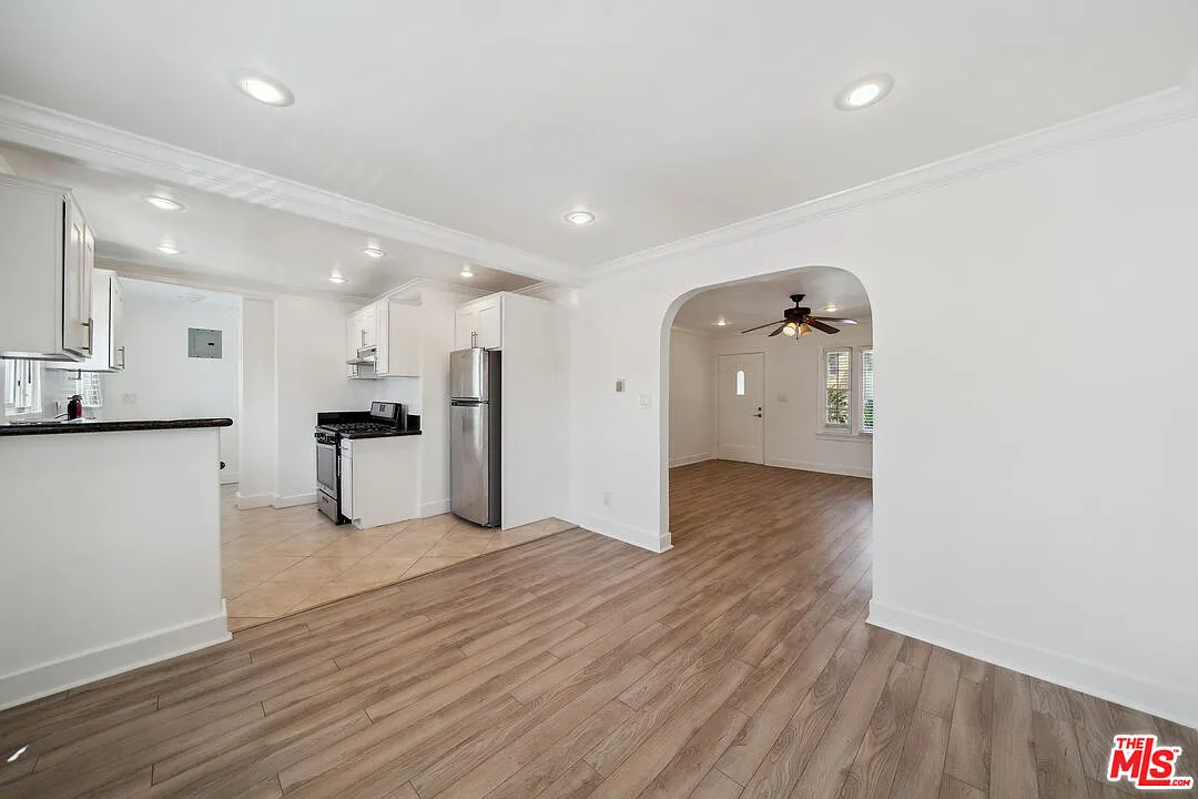 1 bed, 1.0 bath, 784 sqft, $2,350 — Photo 2