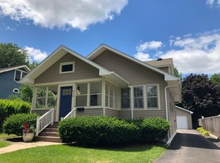 614 S Summit St, Barrington, IL 60010