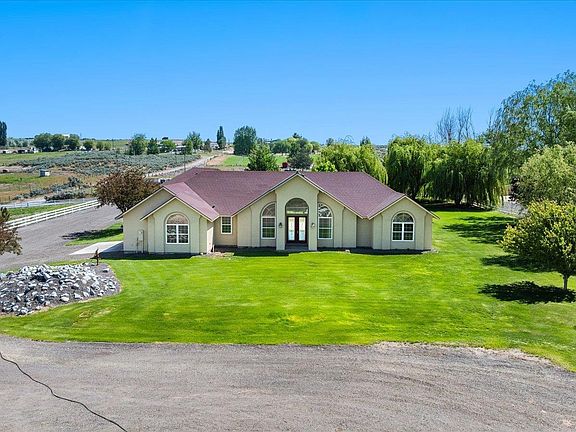 3rd image of 420 Tuck Rd