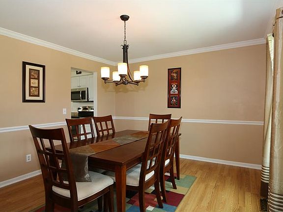 5th image of 6075 Bainbridge Ct