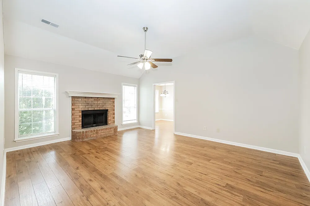 3 bed, 2.0 bath, 1539 sqft, $1,835 — Photo 3