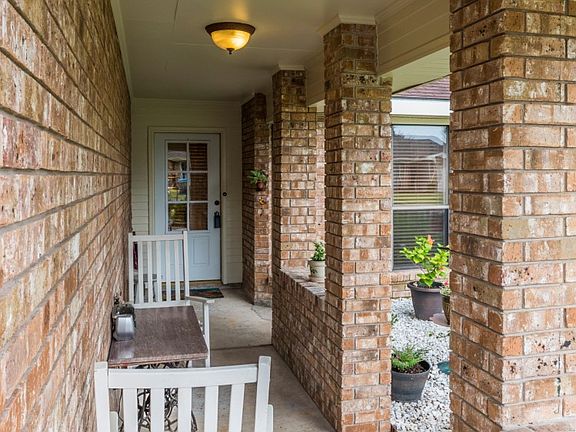 3rd image of 215 Shekel Dr