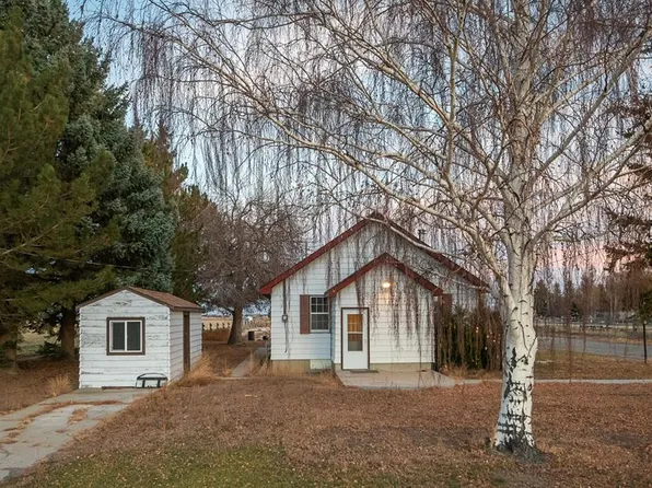 899 Road 11, Powell, WY 82435