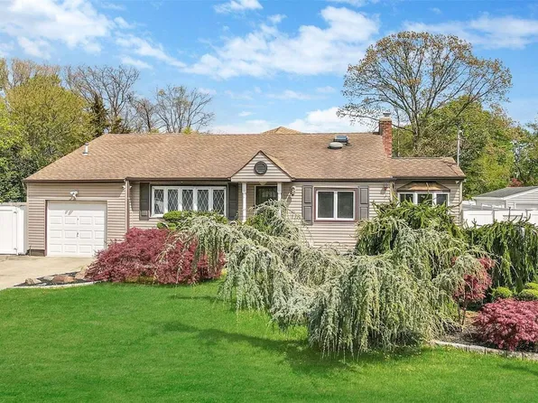 1523 N Gardiner Drive, Bay Shore, NY 11706