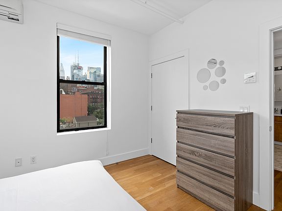 5th image of 517 W 45th St Unit 2-3B