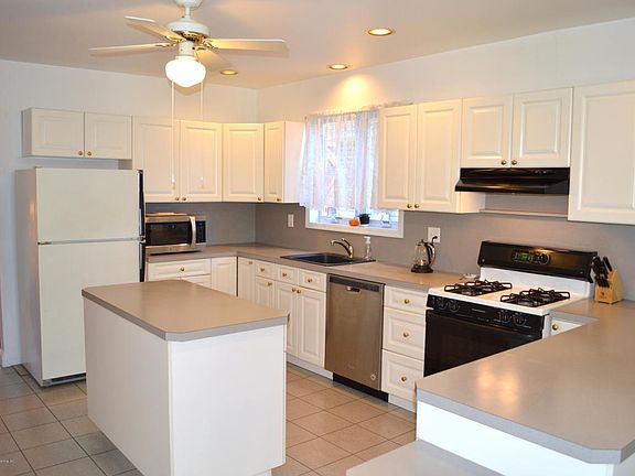 5th image of 25 Renwick Ave