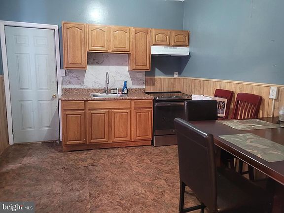 4th image of 4027 N Franklin St