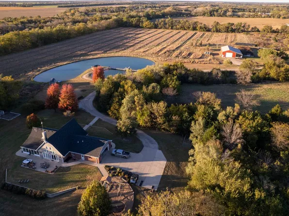 8728 NW 72nd St, Hesston, KS 67062