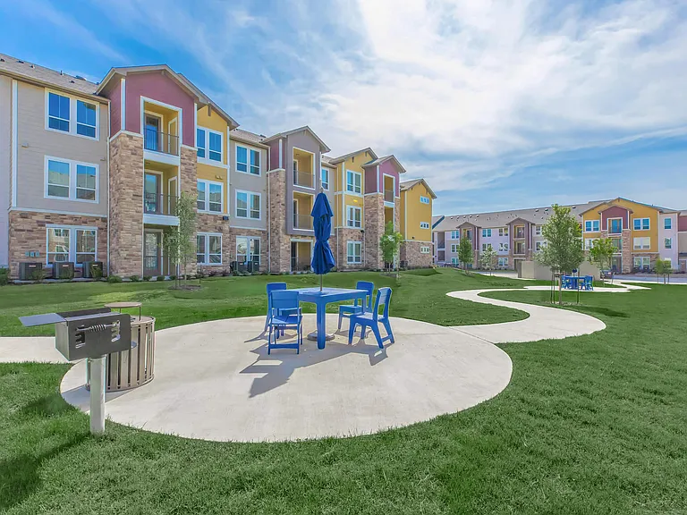 McKinney Falls Apartments — Photo 11