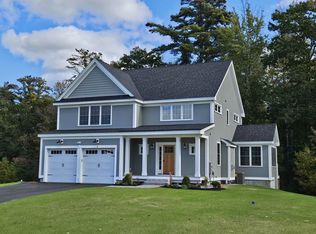 8 Mockingbird Ln, Kennebunk, ME 04043