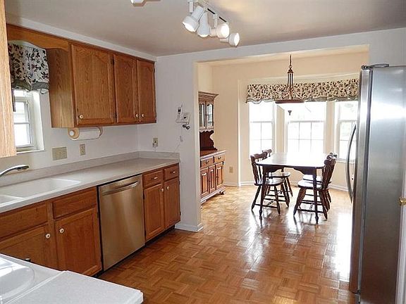 5th image of 1110 Seapine Ct