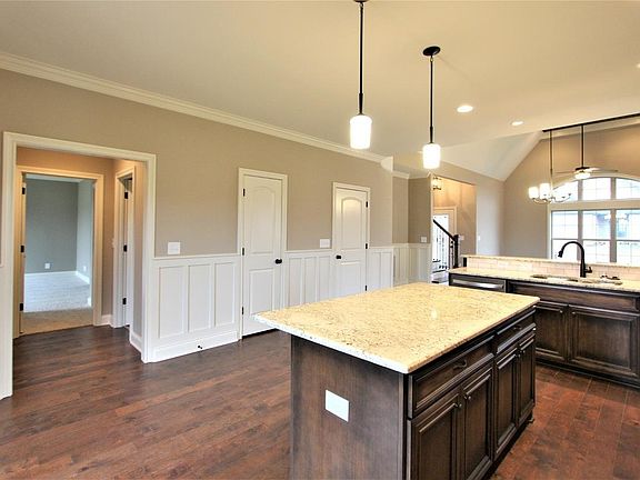 5th image of 805 Ella Ln