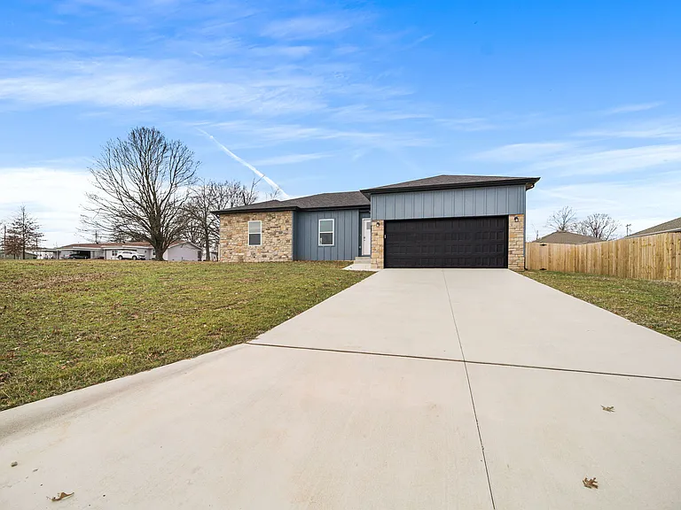 655 E Forest St — Photo 28