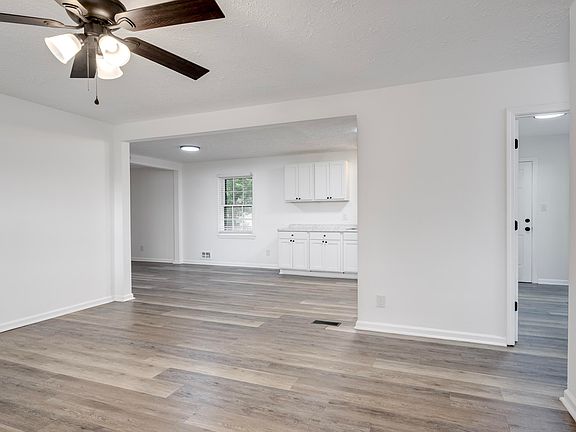 3rd image of 216 Weldon Road