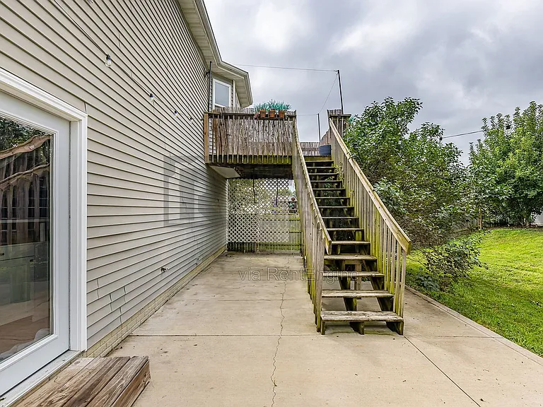 1229 E 18th St — Photo 30