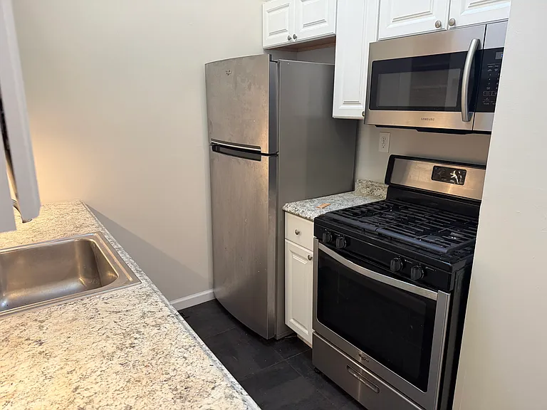 2825 Monroe Ave #1 — Photo 12